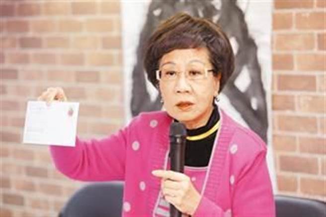 前副总统吕秀莲奉劝同党的人士，千万不要再昧着良心为蔡政府辩护，「执政是一时的，做人做事是一辈子的」，目前台湾已经因疫病死亡百人以上，「我不杀伯仁，伯仁因我而死」，当心「阎罗王找你们算帐」。（图为本报资料照）