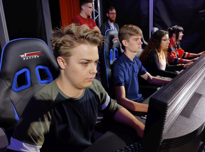 电竞选手赛前练习。（美联社资料照）