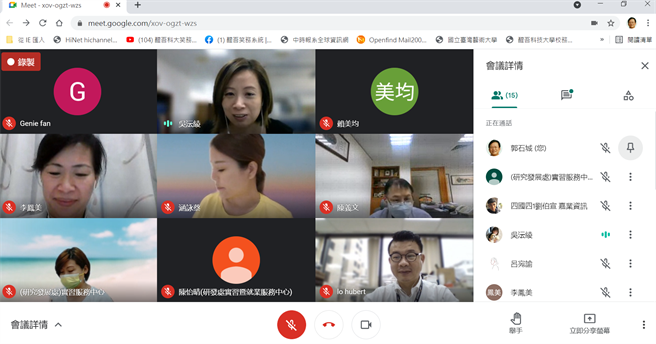 醒吾科大实习菁英赛决选线上评审，评审委员仔细聆听学生实习心得报告，二排右为醒吾科大校长陈义文。