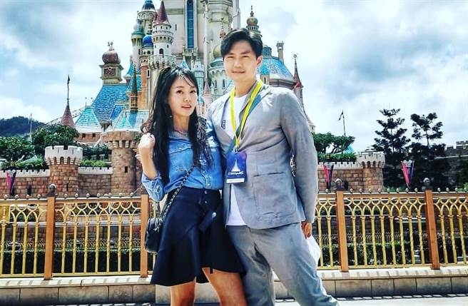 香港男星森美与辣妻恩爱合照。(取自森美IG)