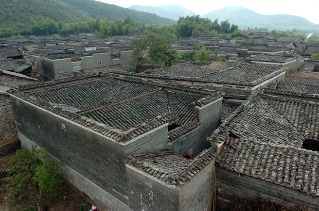 江西东乡一保存完好的明清古建筑群。（新华社）