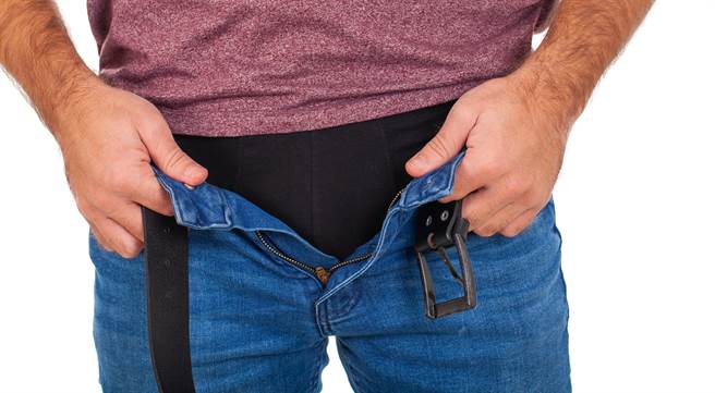 碩士男在台南一家商店「掏寶」涉公然猥褻罪。（示意圖／達志影像）