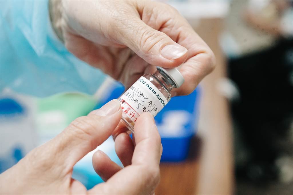 送到台灣的新一批41萬劑阿斯特捷利康（AZ）疫苗。（郭吉銓攝）