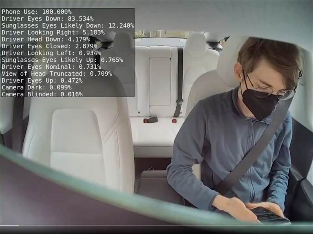 特斯拉 Model 3/ Y 率先啟用車內鏡頭監測駕駛專注度
