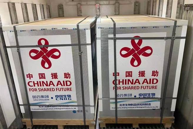 國藥疫苗是新冠疫情下大陸對外輸出與援助的主力疫苗，圖為援助孟加拉的國藥疫苗。（圖／新華社）