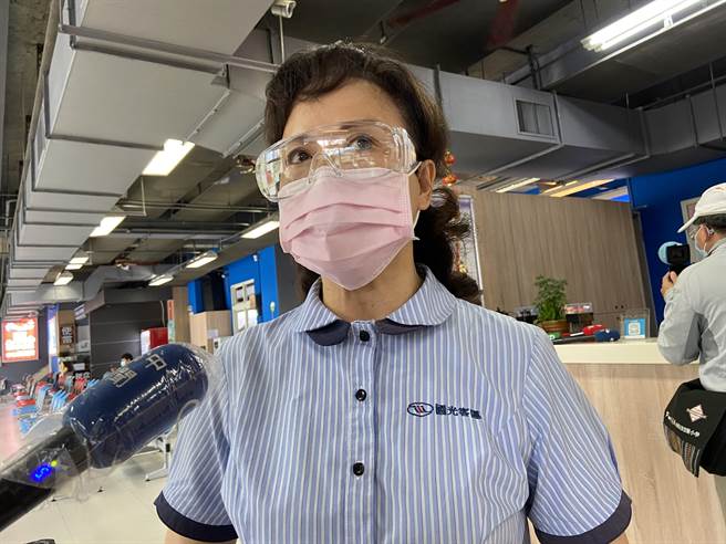 国光朝马站候车室空盪盪，以前平日朝马国光站平日乘客约一千六百多人，现在减少到一成不到两百人。（卢金足摄）