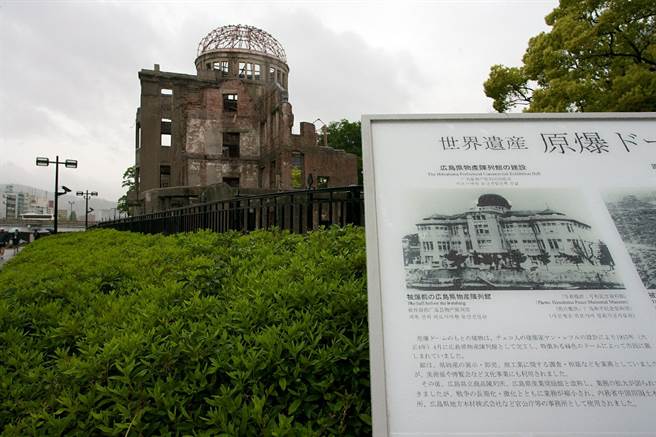 广岛原子弹爆炸中残留下来的圆顶建筑。（本报系资料照片）