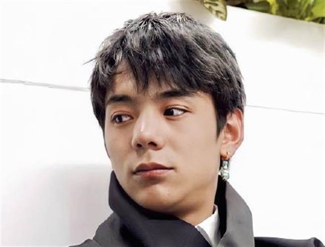 丁真的高顏值被讚是野性与纯真并存。（图/翻摄自微博）