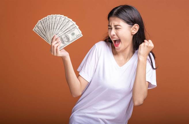 射手座、金牛座、双鱼座的人在2021下半年容易出现财务危机，建议在投资方面多加注意。（图／Shutterstock）
