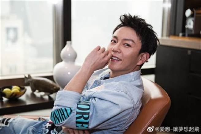 谢苗长大后再回到演艺圈，一切早已风云变色。（图/翻摄自微博）