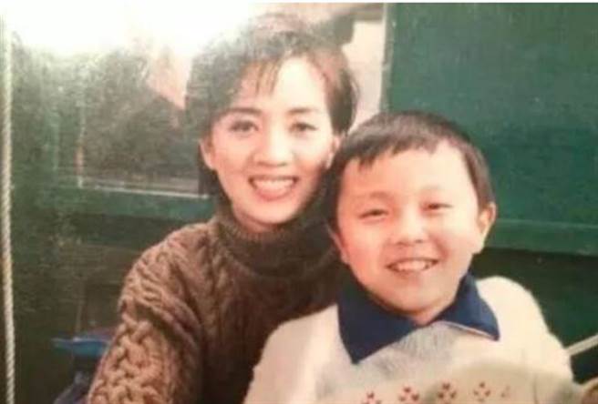 梅艷芳对谢苗也疼爱有加。（图/翻摄自微博）