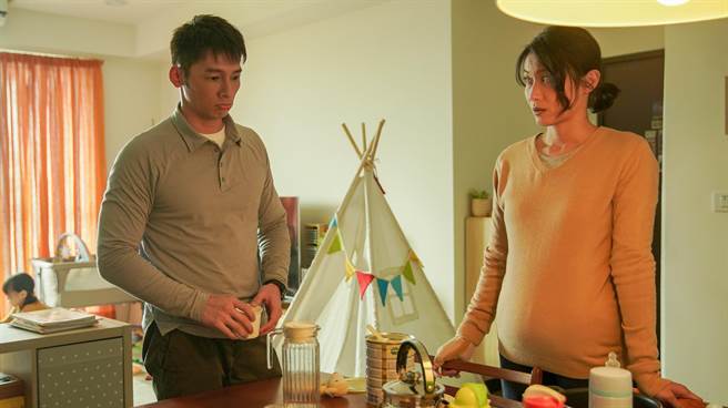 柯奂如在《火神的眼泪》中逼消防员老公温升豪换工作。（公视、myVideo提供）