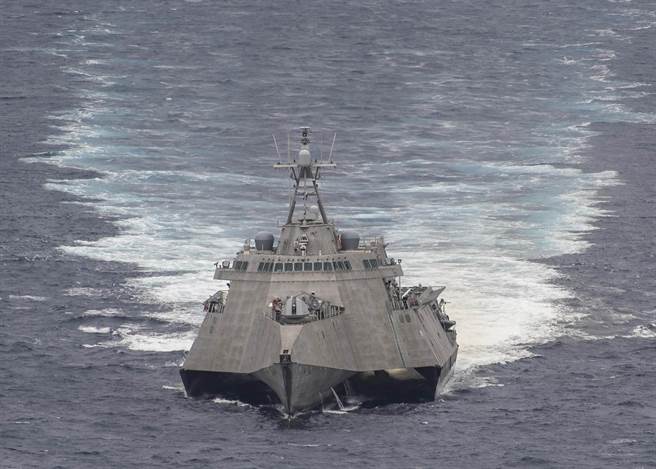 第7舰队指挥官表示，滨海战斗舰在南海的表现非常好，有意在印太区域派驻更多该型船舰。图为「杜尔沙号」。（图／美国海军）