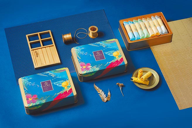 青鸟旅行蛋卷礼盒，凡加购卡片会再捐出100元给「COVID-19」捐款专户。（青鸟旅行提供）