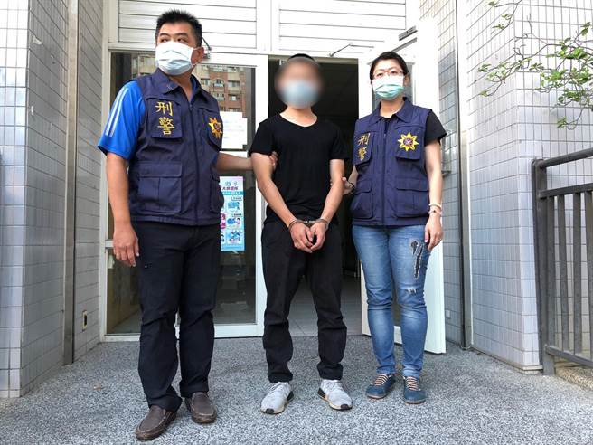 左营警方27日逮捕诈骗集团范姓车手，并向上溯源。（翻摄照片／林瑞益高雄传真）