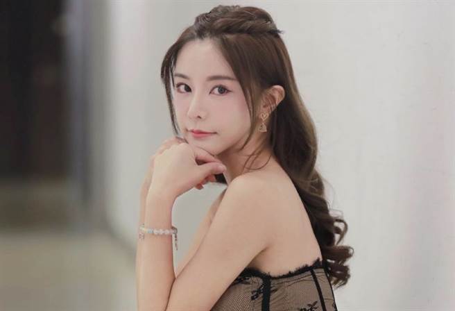 巫苡萱拥有甜美外型与阿美族血统，让她近年来受邀大各大综艺节目。（图/巫苡萱IG@avawu0726)


