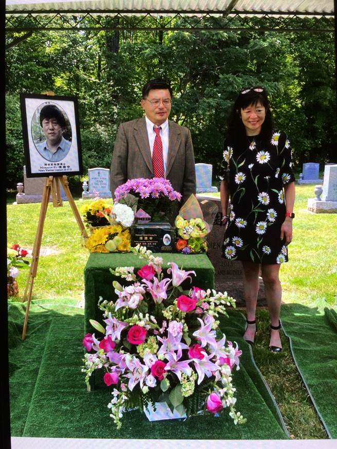 傅建中先生5月27日在儿女安排下，于华府安葬。（傅建中家属提供）