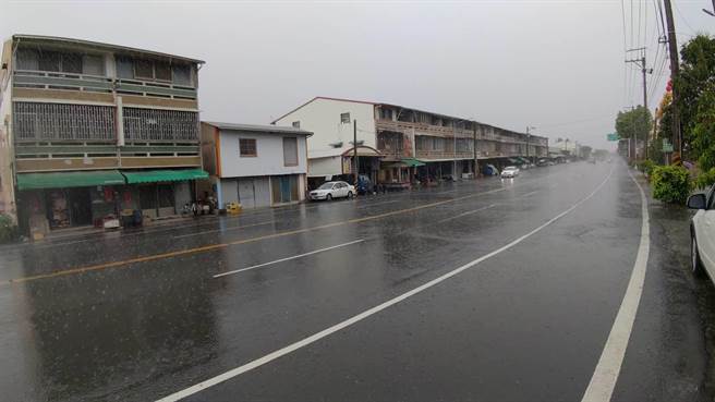 台南市楠西區29日中午12至13時才有明顯降雨，可惜時雨量最大僅9毫米。（讀者提供／張毓翎台南傳真）