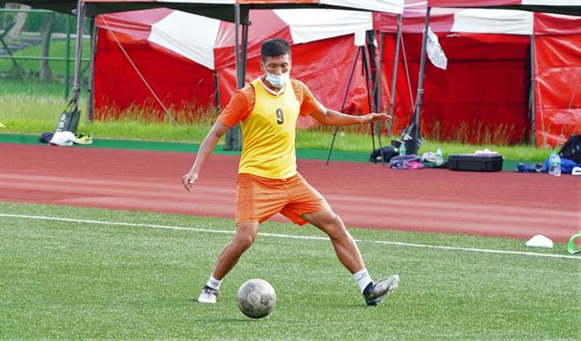 中华队队长吴俊青与其他4名台钢国脚结束中东行后还要转战香港，参加亚足联杯赛事。（中华足协提供）