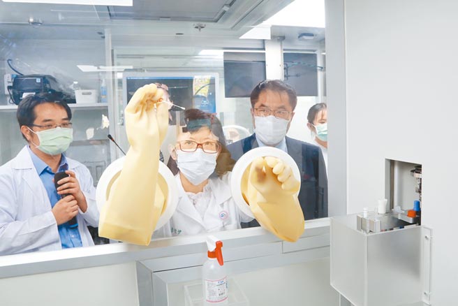 台积电慈善基金会捐零接触防疫採检站，首座落脚南科园区。（台南市政府提供／刘秀芬台南传真）