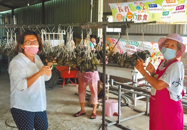 台南市后壁区顶长社区去年5月送粽子给防疫人员后知名度大开，今年将在脸书开放预购。（台南市后壁区顶长社区提供／刘秀芬台南传真）
