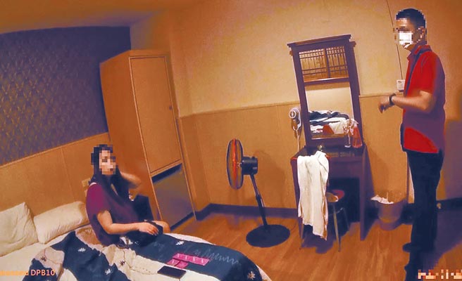 全台疫情严峻，高巿警三民一分局查获辖区旅馆有女子卖淫。（翻摄照片／刘宥廷高雄传真）