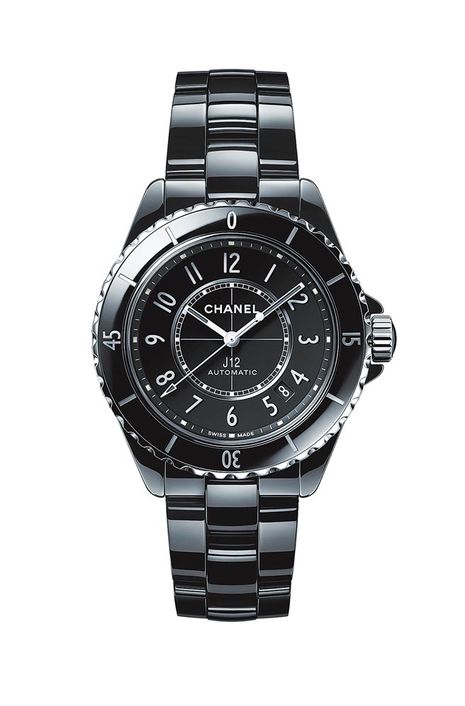 香奈儿J12黑色陶瓷腕表，21万2000元。（香奈儿提供）