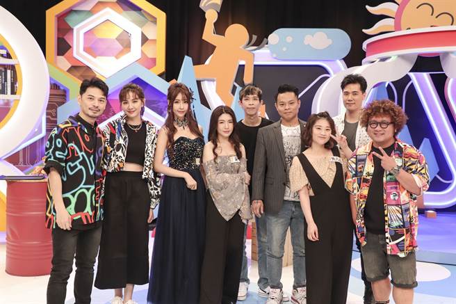 《同学来了》阿Ken(左起),安心亚,采瑄,采婕,百颉,修将,焦凡凡,惟毅,纳豆。(图／中天综合台提供)