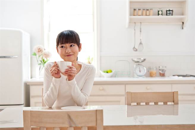 居家風水最重要的就是要有興旺之感，陳設不可過於老舊，還要注意光線和通風，並注意魚缸擺放位置，這些都會影響家人的運勢。（示意圖／shutterstock）