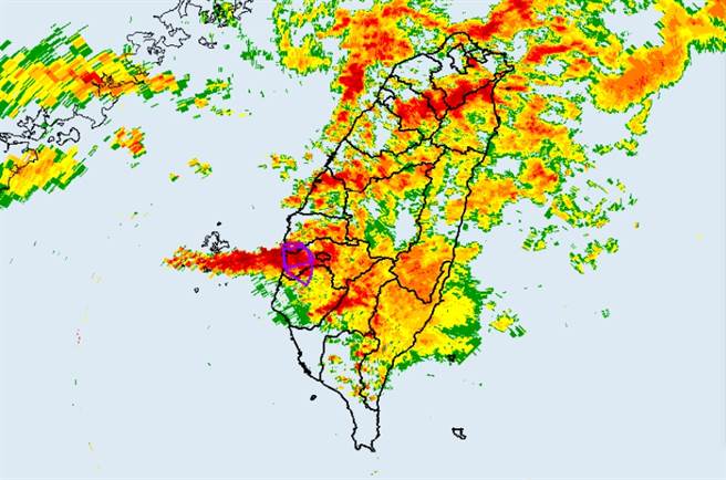 新一波雨彈又來！氣象局持續發布豪大雨特報，警戒擴大到全台及澎湖共19縣市。(圖/氣象局)