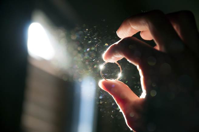 慢性病患可以把疾病看成力量，不需要觉得羞愧，与病友互相学习生活的态度，有助于强化身心。(示意图/Shutterstock)