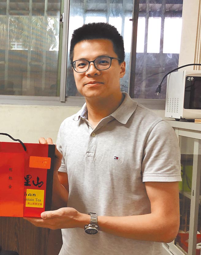 诈团盗用美女照设假帐号，但与男网友谈情说爱的几乎都是男性机手，侦查员简翊璇侦破美女诈骗案，8月将赴美进修。（翻摄照片／林郁平台北传真）