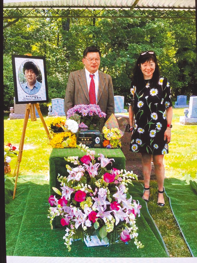 傅建中一生倡导「第四权」是「法律之外的法律」，今天的美国新闻、传媒界已落实成为「国民阶级」，在宪法上承担非官方、却是很「中心」的角色。民眾均认为，即使它千疮百孔，也轮不到政府来抵制或予以消灭。（图／傅建中家属提供）