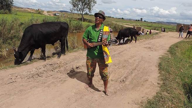 马达加斯加国宝级音乐人Sammy。（小岛大歌提供）