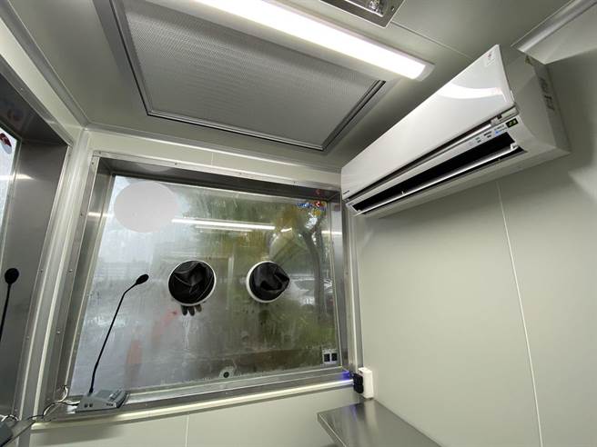 正压採检亭内有空调设备。（嘉义市政府提供）