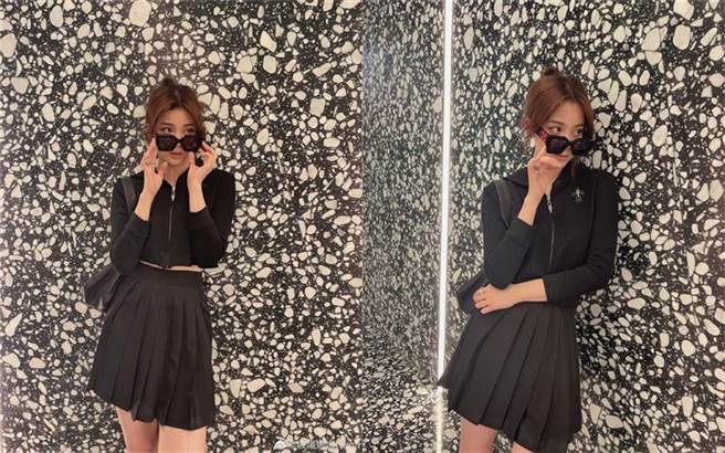 欧阳娜娜露出一截小蛮腰。（图／翻摄自微博）