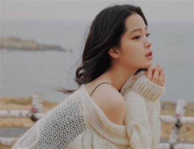 欧阳娜娜的身材忽胖忽瘦，掀起网友讨论。（图/翻摄自微博）