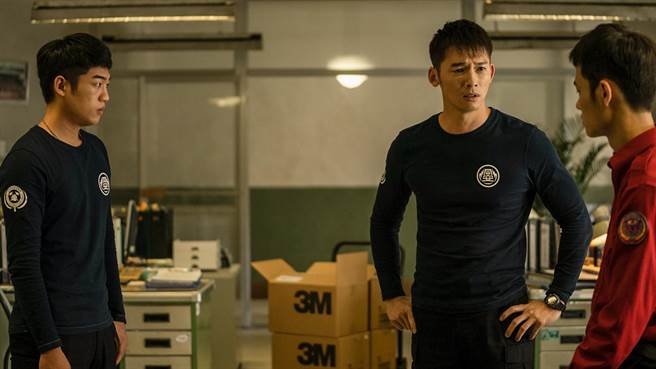 温升豪鼓励同事们不忘成为消防队员的初衷。（公视、myVideo提供）