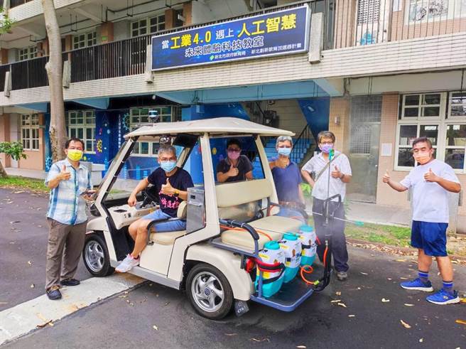 泰山高中研发「无人自驾消毒车」　减轻教师消毒负担（泰山高中提供／戴上容新北传真）