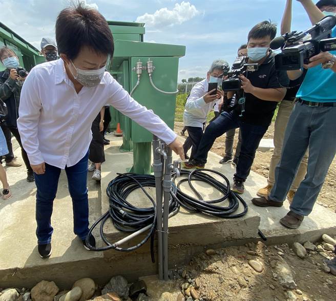 台中市长卢秀燕31日向中央呼吁6月1日起不要再延长8小时，经济部长王美花中午宣布台中市延长分区供水8小时等措施暂缓实施。（卢金足摄） 