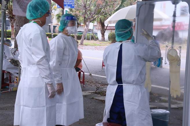 台东县政府在太麻里及金峰乡设置快筛站。（台东县政府提供）