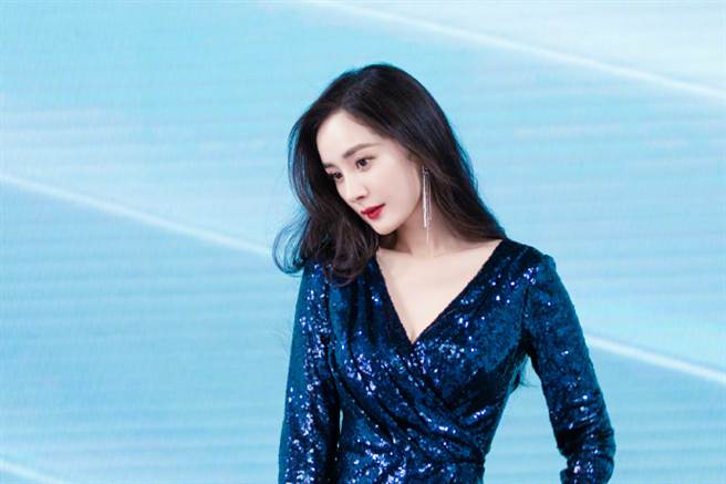 杨幂是着名的流量女王，拥有高人气。（图／取材自嘉行杨幂工作室微博）