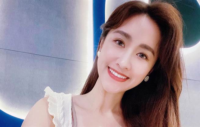 Sandy上妆的样子很甜美。（图／IG@Sandy）