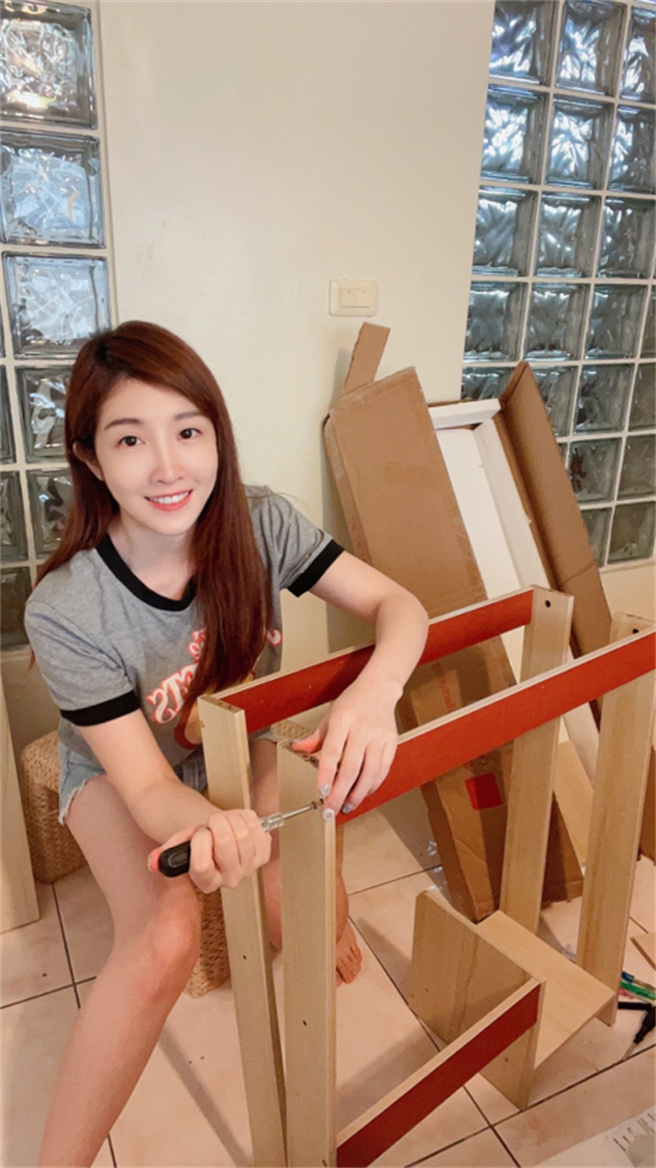 家中若有畸零地可利用，记得事先量好空间，不然买到不合用的桌子可就头大啰。(图／1111人力银行发言人黄若薇提供)