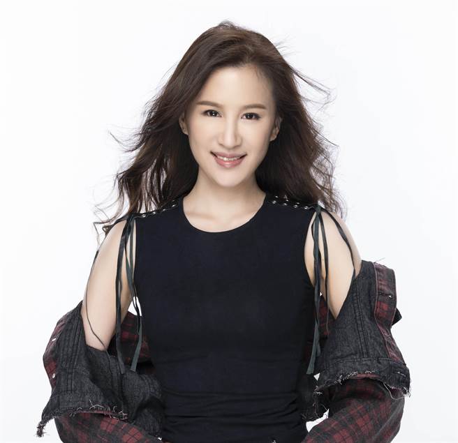 田心蕾推出新歌〈我这里有点痛〉。（瑞田音乐提供）