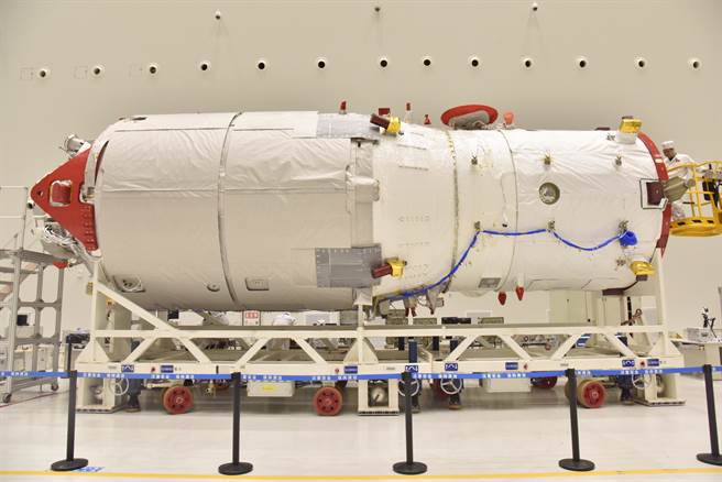 在文昌航天发射场用长征七号遥三火箭成功发射的天舟二号货运飞船。(图／中新社)