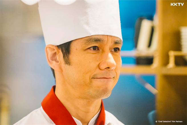 西岛秀俊《名侦探主厨》吃法餐送推理。（KKTV提供）