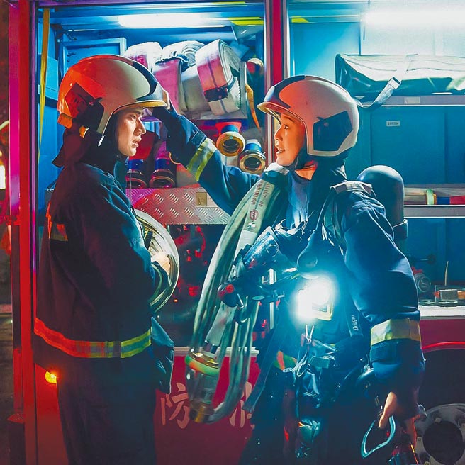 刘冠廷（左）、陈庭妮在《火神的眼泪》才组甜蜜「羚羊CP」，最终回却令观眾哭成泪海。（摘自脸书）