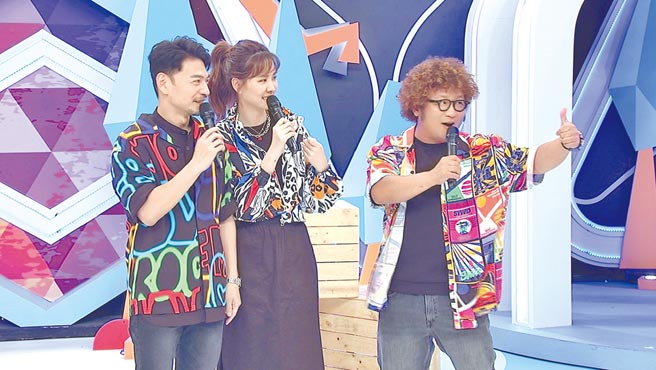 阿Ken（左起）、安心亞、納豆主持《同學來了》，討論特殊工作經驗。 （中天綜合台提供）