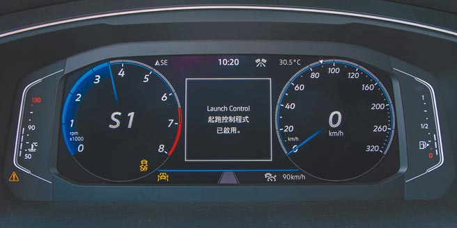 Launch Control起跑控制模式启动中。（陈大任摄）
